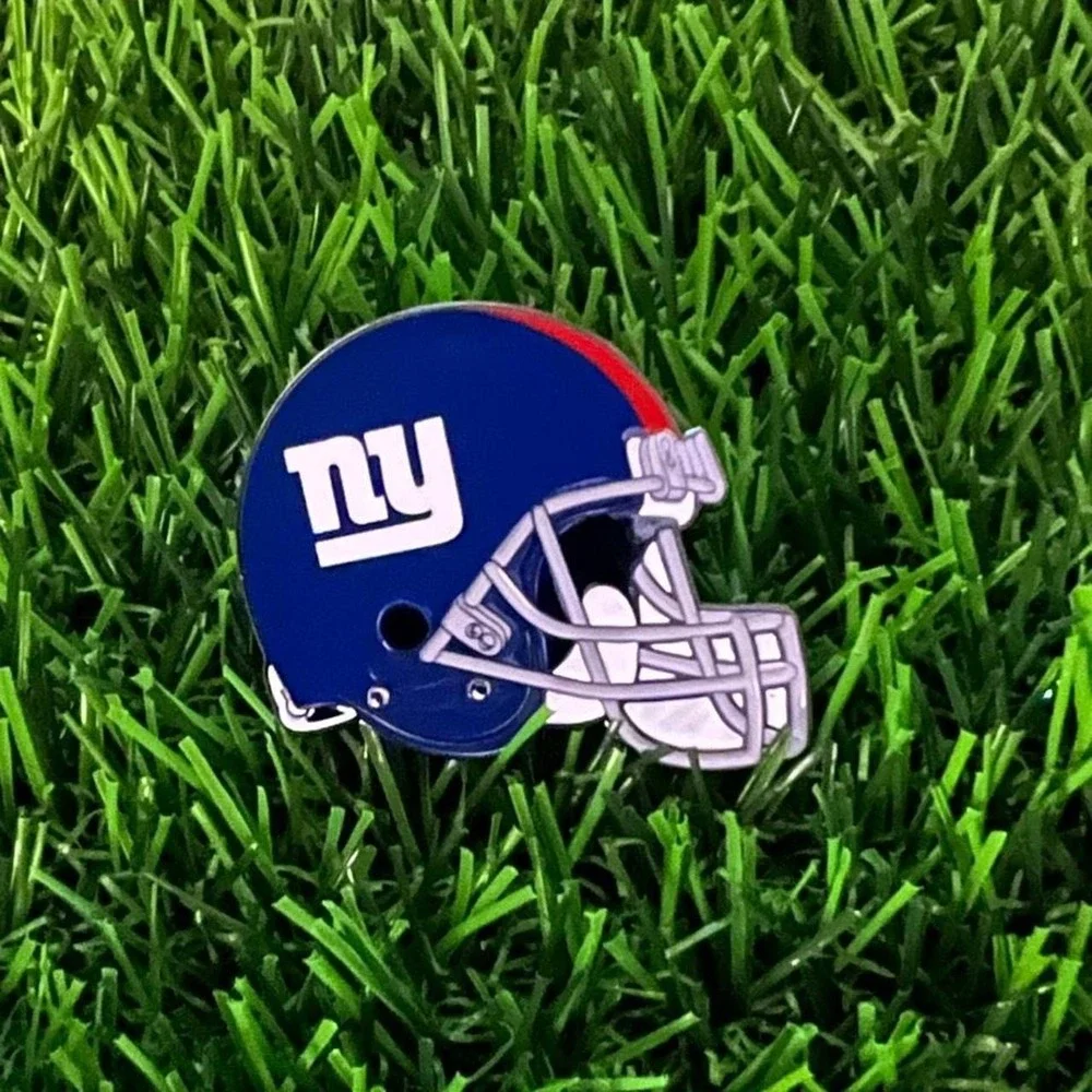 Giants pin